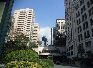 Condo with Parking in Unit 1102, 11/F, Building B, Renaissance 3000, Renaissance Center, Meralco Ave., Brgy. Ugong, Pasig City Parking slot B3-21 - Foreclosed Property