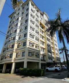 Condominium in Unit 911, 9/F, Goldfinch Residences, Luxureville Condominium, Multinational Village, Brgy. Moonwalk, Parañaque City - Foreclosed Property