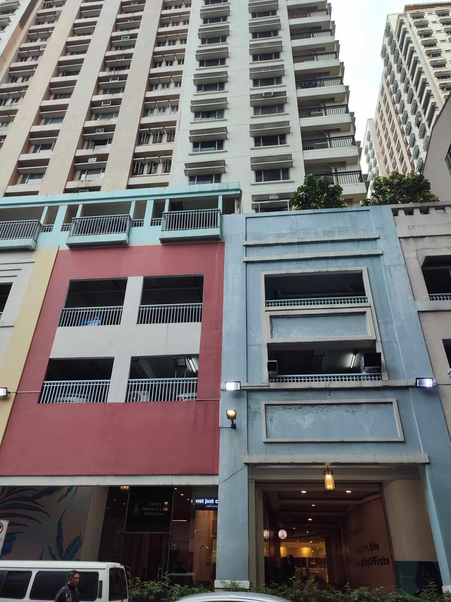 Condominium in Unit12A, 12thFloor, One Manhattan Parkview Condominium Tower1, Gen.Romulo cor Gen. Roxas Avenues, Araneta Center, Cubao District, Quezon City, Metro Manila - Foreclosed Property