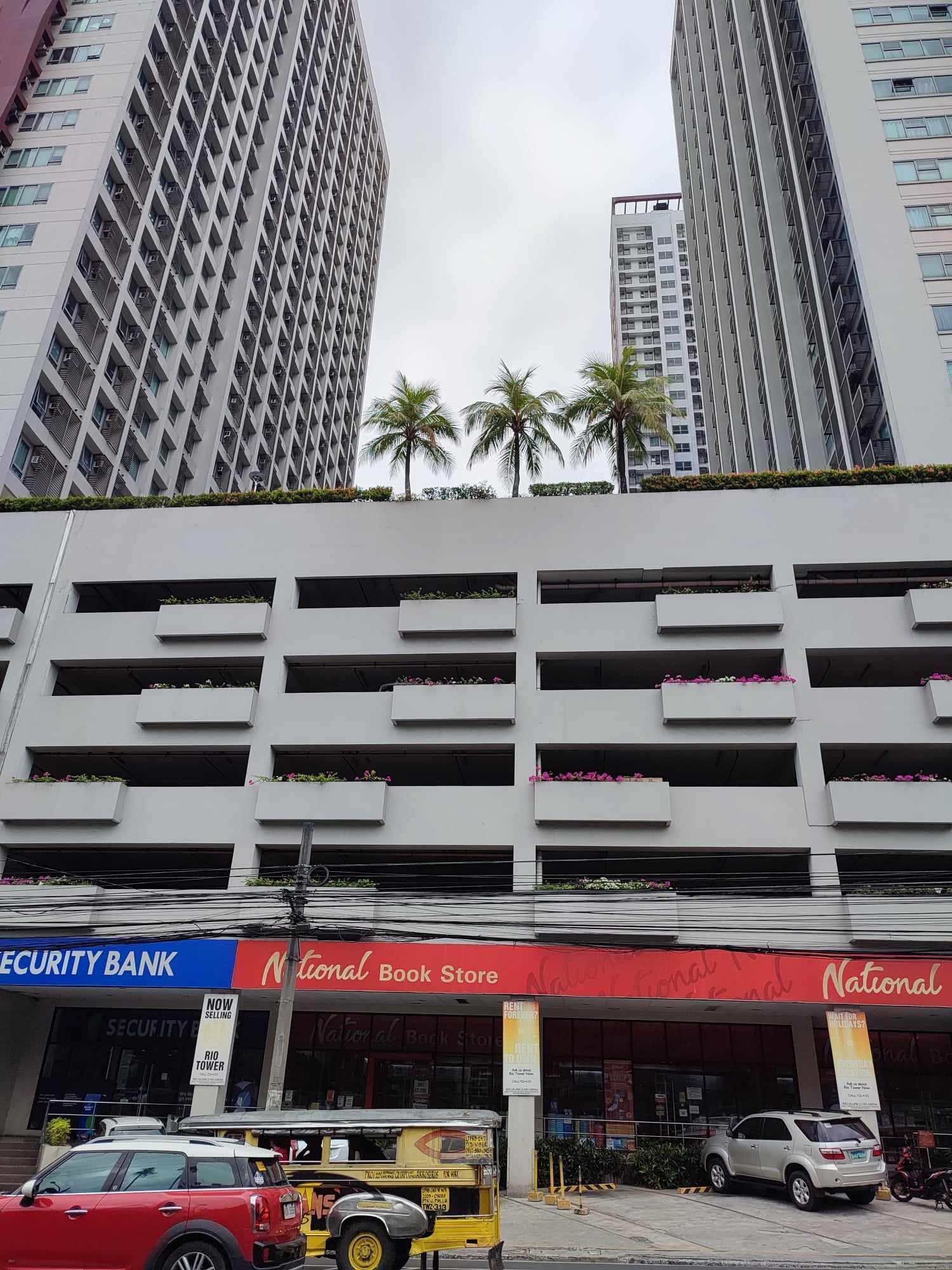Condominium in Unit 35H, 35th Floor The Capital Towers - Athens Tower, E. Rordiguez Sr. Avenue, Brgy. Kalusugan, Quezon City, Metro Manila - Foreclosed Property