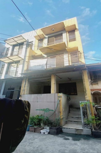 House & Lot in Lot 4, Blk. 2 (No. 168) Plaza Real Townhomes, Brgy. Del Monte, Quezon City, Metropolitan Manila - Foreclosed Property